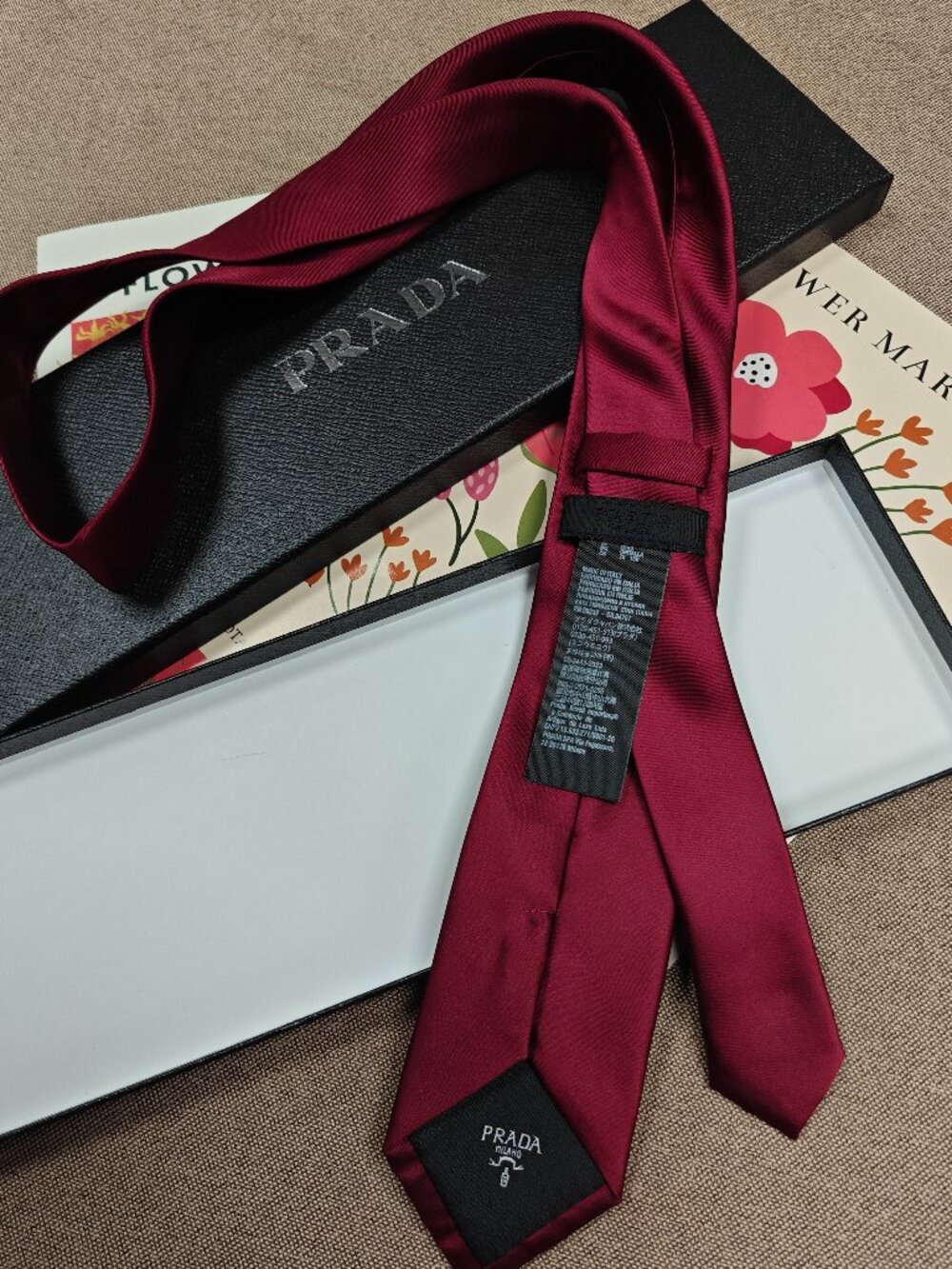 Brand New Prada Red Tie 😘💘 Comes with a gift box Fashion accessories - Picture 4 of 6